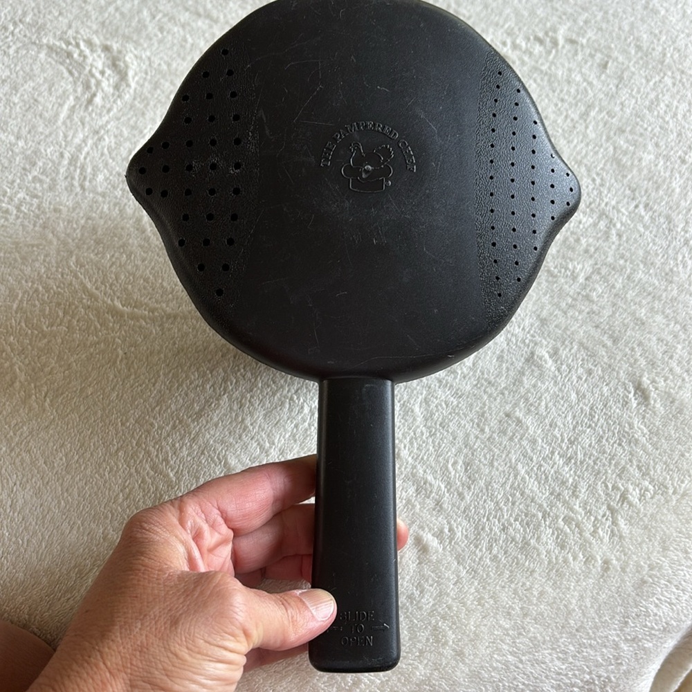 Pampered Chef Black 4 cups Microwave‎ Steamer Small Pot Lock Lid made in USA